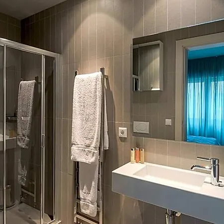 Four Stars Apartmanhotel 4*